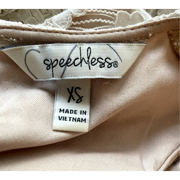 SPEECHLESS Cream Lined Lace Dress Size‎ XS - Picture 3 of 4
